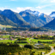 Panoramaaufnahme von Oberstdorf im Allgäu mit Wohnhäusern vor Alpenkulisse, passend zur Immobilienbewertung und Marktwert ermitteln